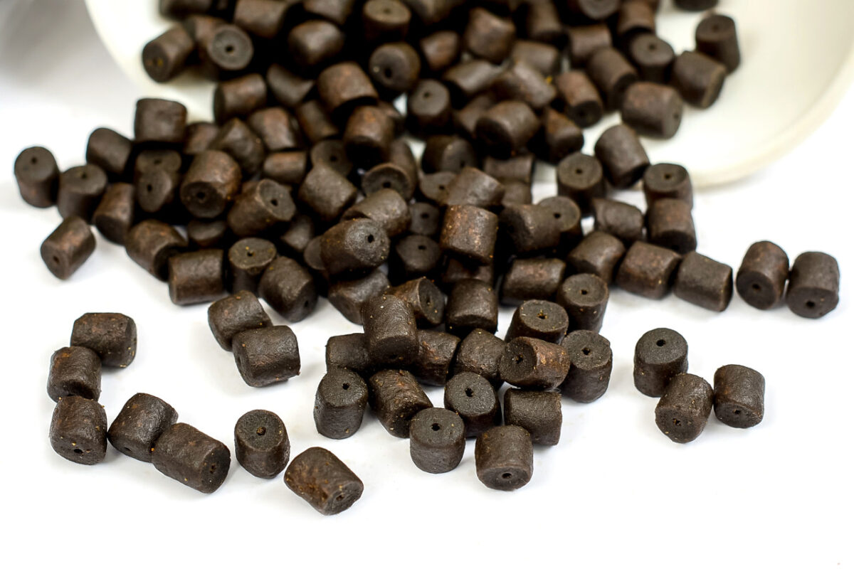 Пелетс Carp Drive Black Premium Halibut мікс від 4 5 до 8 мм 500 г - Зображення 3